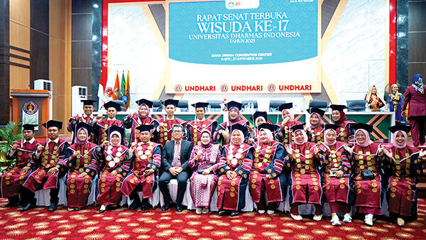 FOTO BERSAMA— Rektor Universitas Dharmas Indonesia (UNDHARI), Dr. Gunawan Ali, S.Kom, M.Kom bersama jajaran.
