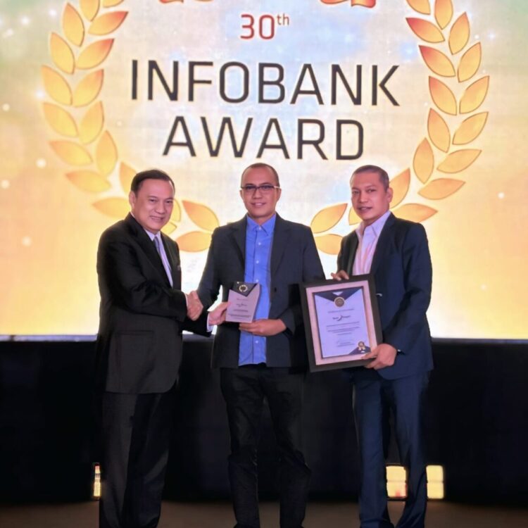 Bank Nagari Raih The Excellent Performance Bank, Gusti Candra: Hasil Kerja Keras Semua 1 TERIMA PENGHARGAAN— Pemimpin Bank Nagari Cabang Jakarta, Yosviandri menerima penghargaan The Excellent Performance Bank in 10 Consecutive Years 2015-2024 pada ajang 30th Infobank Banking Appreciation 2025.