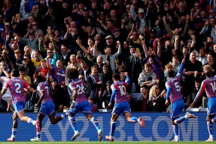 Drama di Selhurst Park, Gol Nketiah di Menit 99 Hentikan Rekor Sempurna Liverpool 1 RAYAKAN KEMENANGAN— Pemain Crystal Palace merayakan kemenangan atas Liverpool.