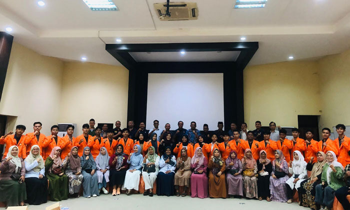 PT Semen Padang Silaturahmi dengan Orang Tua dan 25 Penerima Beasiswa Program BANGSA 1 SILATURAHMI-- PT Semen Padang melakukan silaturahmi dengan orang tua dan 25 mahasiswa Politeknik Negeri Padang (PNP), penerima Beasiswa Anak Nagari Semen Padang (BANGSA) Gelombang I Tahun Ajaran 2024/2025 di Gedung Diklat PT Semen Padang, Rabu (3/9).