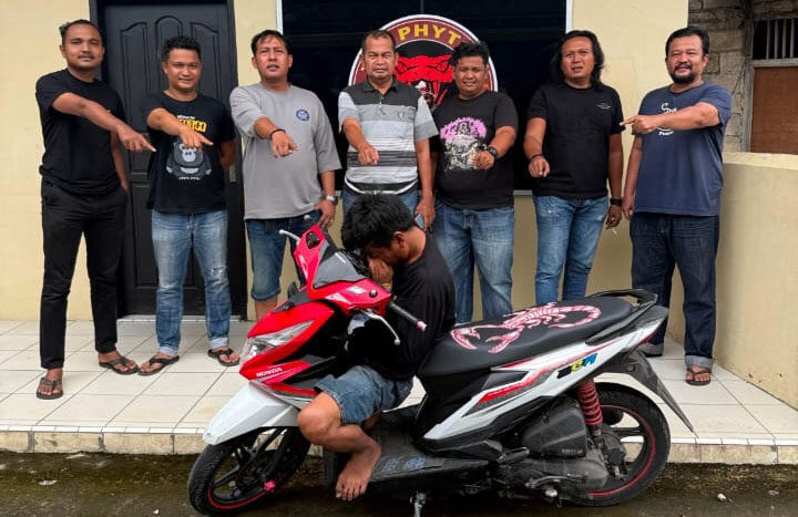 Demi Sabu dan Judol, Dedi Iswandi Larikan Motor yang Kuncinya Tertinggal 1 MENCURI— Pelaku Dedi Iswandi yang mencuri sepeda motor yang kuncinya tertiggal, diringkus Tim Unit Reskrim Polsek Lubeg.