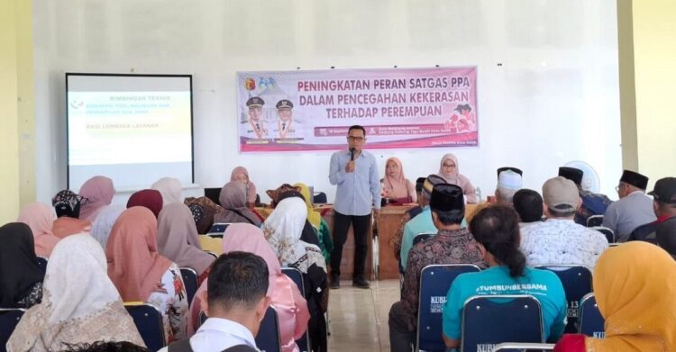 DPMPPA Kota Solok Gelar Sosialisasi Peningkatan Peran Satgas PPA, Cegah Kekerasan Terhadap Perempuan 1 SOSIALISASI— DPMPPA Kota Solok menggelar Sosialisasi Peningkatan Peran Satgas Perlindungan Perempuan dan Anak (PPA) dalam Pencegahan Kekerasan terhadap Perempuan
di Aula Gedung Kubung Tigo Baleh. Kegiatan ini diikuti 65 anggota Satgas PPA.