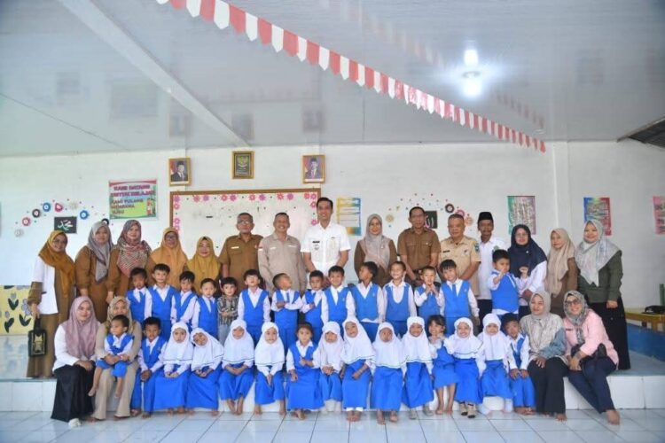 Wako Dukung TK Pembina Salak Pada Penilaian UKS Tingkat Provinsi 1 PENILAIAN— Wali Kota Sawahlunto Riyanda Putra mengunjungi TK Pembina Salak, Kecamatan Talawi, untuk beraudiensi dengan para guru yang tengah bersiap menghadapi penilaian Usaha Kesehatan Sekolah (UKS) tingkat Provinsi Sumatera Barat.