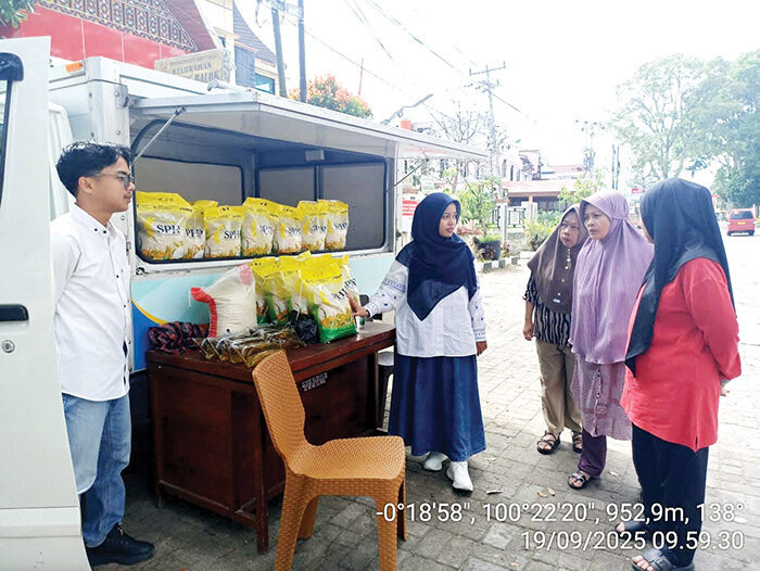 PANGAN MURAH— Program Gerakan Pangan Murah (GPM) yang digelar Pemerintah Kota Bukittinggi bekerja sama dengan Bulog dan Dinas Ketahanan Pangan disambut positif oleh masyarakat.