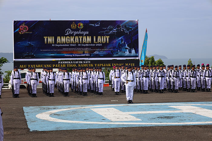 Dankodaeral II Bacakan Amanat KSAL pada HUT ke-80 TNI AL, KRI Brawijaya-320 Perkuat Pertahanan Maritim RI 1 HUT ke-80 TNI AL— Dankodaeral II Laksamana Muda TNI Sarimpunan Tanjung bertindak sebagai Inspektur Upacara (Irup) pada pelaksanaan upacara dalam rangka memperingati ke 80 TNI Angkatan Laut. Upacara diikuti oleh seluruh prajurit Kodaeral II, Rabu (10/9).