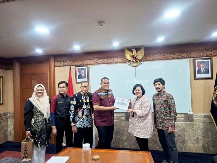 KUNJUNGI KEMENTERIAN PARIWISATA— Wako Pariaman Yota Balad bertemu Deputi Pengembangan destinasi dan infrastruktur yang diterima oleh Sekretaris Deputi Utari Widyastuti dan Deputi Penyelenggaraan Kegiatan yang diwakili Asisten Deputi iven daerah, Reza Pahlevi.