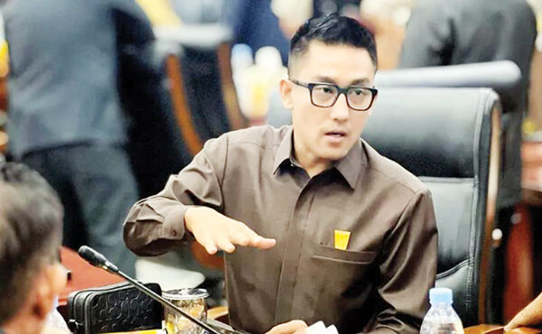 Ketua Komisi II DPRD Padang Rachmad Wijaya Soroti Rendahnya Pajak Air Tanah, Minta Bapenda Lebih Serius Garap PAD 1 Ketua Komisi II DPRD Rachmad Wijaya Hubungi Dirut Perumda PSM