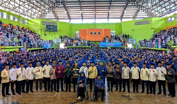 FOTO BERSAMA—Bupati Pasaman  Welly Suhery foto bersama usai melantik 646 PPPK Formasi Tahun 2024.