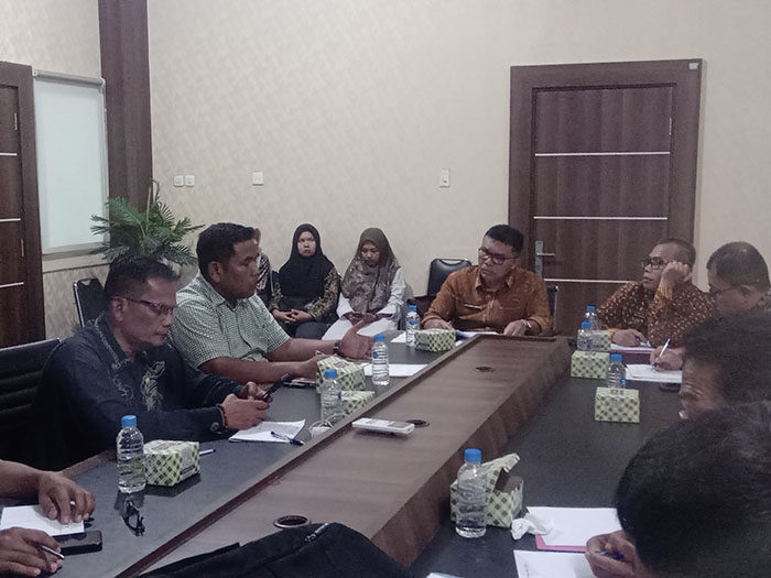 Pemkab dan KONI Pessel Matangkan Persiapan Haornas 2025 1 PERSIAPAN HAORNAS— Pemerintah Kabupaten Pesisir Selatan bersama Komite Olahraga Nasional Indonesia (KONI) Pessel,melaksanakan rapat persiapan Hari Olahraga Nasional (Haornas) Tahun 2025, di ruang rapat Sekdakab Pessel, Kamis (4/9).