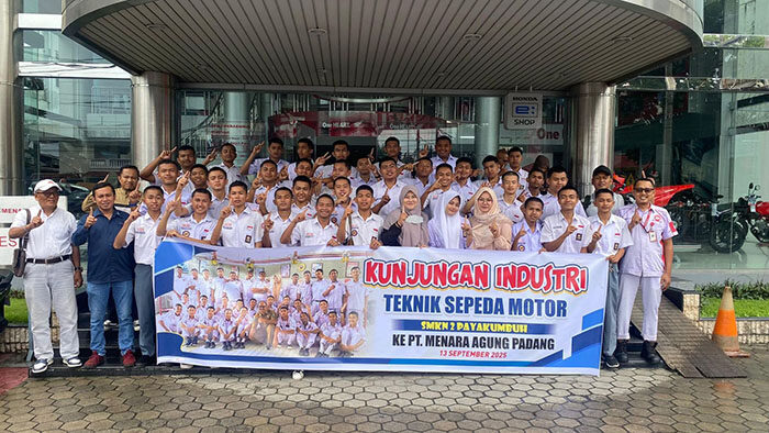 KUNJUNGAN INDUSTRI—Siswa SMKN 2 Payakumbuh melakukan kunjungan industri di PT Menara Agung.
