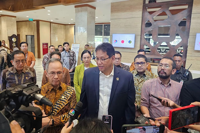 Menkeu Purbaya Gelontorkan Rp 200 T untuk Bank Umum, Daya Beli Masyarakat Diyakini akan Meningkat 1 WAWANCARA— Menteri Keuangan Purbaya Yudhi Sadewa saat diwawancarai wartawan.