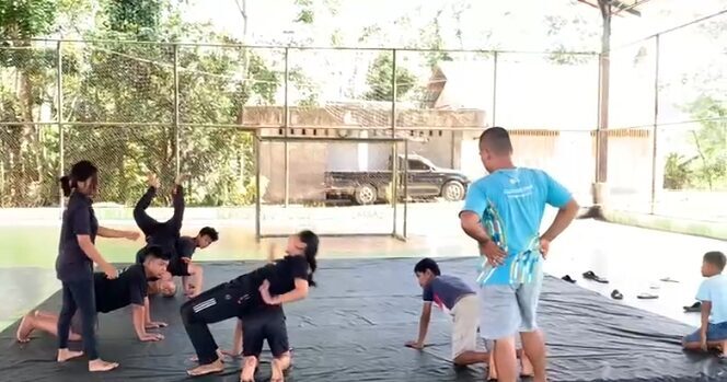 Open Tournament Gulat Piala Wali Kota Padang VII, PGSI Sawahlunto Raih Tiga Medali 1 GULAT— Pengkot PGSI Kota Sawahlunto berhasil meraih tiga medali perunggu dari Kejuaraan Open Tournament Gulat Piala Wali Kota Padang VII Tahun 2025 yang berlangsung di GOR UNP Padang, 27 sampai 29 Agustus 2025 lalu.