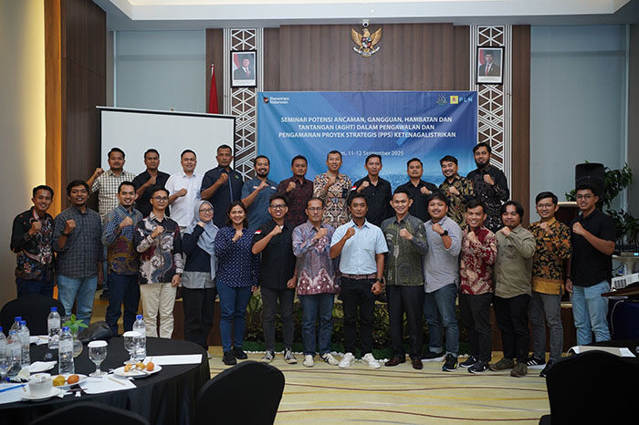 SEMINAR—PT PLN (Persero) UIP Sumbagteng bersama Kejati Sumbar menggelar seminar Pengawalan dan Pengamanan Proyek Strategis (PPS) Ketenagalistrikan Nasional.