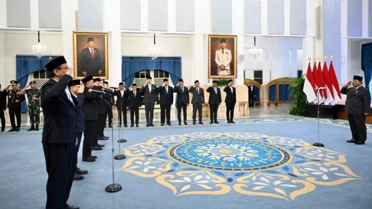 PELANTIKAN-Presiden Prabowo Subianto melantik menteri dan wakil menteri baru di Istana negara, 
Senin (8/9).