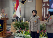 Syukuran HUT Polwan ke-77, Kapolda Sumbar Beri Penghargaan Jabatan kepada Dua Polwan