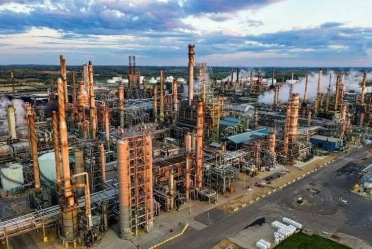 Membangun Kemandirian Petrokimia, Lotte Chemical Indonesia Perkuat Ekosistem Industri 1 ILUSTRASI—Industri Petrokimia.