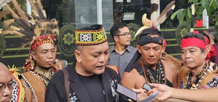 PDIP Dituding jadi Dalang Dibalik Kerusuhan Demonstrasi, Guntur Romli: Informasi Menyesatkan! 1 WAWACARA— Politikus PDI Perjuangan, Guntur Romli saat diwawancarai wartawan.