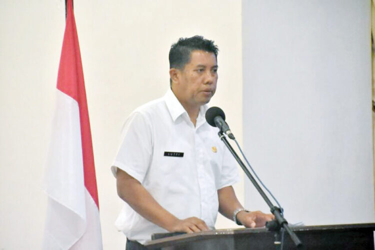 KONSULTASI PUBLIK— Sekda Agam Mhd Lutfi, membuka Konsultasi Publik (KP) I Penyusunan RDTR dan KLHS Wilayah Perencanaan Tilatang Kamang. Kegiatan ini berlangsung di Aula Kantor Bupati Agam, Rabu (10/9).