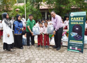 Siswa SDN 06 Pungguang Ladiang Terima 40 Paket Perlengkapan Sekolah