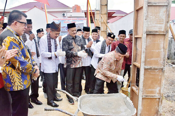 Silaturahmi Dengan Perantau Bupati Agam Hadiri Pemancangan Tiang Perdana Pembangunan Gedung IKEDA Duri
