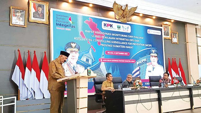 Skor SPI Sumbar Rendah, Gubernur Akui Tantangan Pencegahan Korupsi 1 RAKOR MONEV— Gubernur Mahyeldi membuka rapat koordinasi monitoring dan evaluasi (monev) Survei Penilaian Integritas (SPI) dan Monitoring Center for Prevention (MCSP) mengungkap persoalan serius di Sumatera Barat, di Auditorium Gubernur, Selasa (9/9).