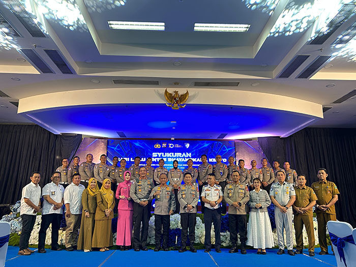 SYUKURAN—Kapolda Sumbar Irjen Pol Gatot memimpin kegiatan syukuran Hari Lalu Lintas Bhayangkara ke-70 tahun.