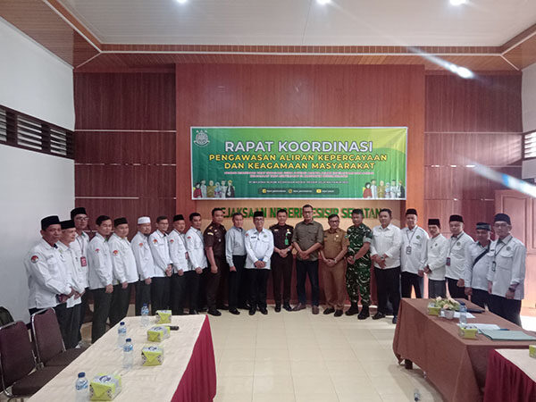 PEMBENTUKAN FKUB— Tim Pakem Kabupaten Pessel membahas pembentukan FKUB  dengan unsur terkait, Senin (29/9).