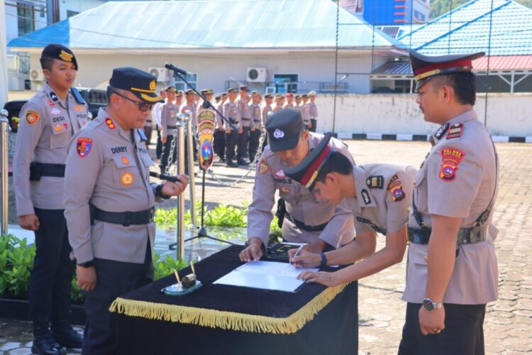 Tingkatkan Kinerja Menuju Polri Presisi, Kapolres Pessel Lantik Lima Pejabat Baru 1 Tingkatkan Kinerja Menuju Polri Presisi
