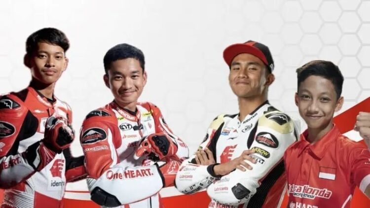SIAP MELESAT— Empat pebalap Indonesia yang merupakan lulusan Astra Honda Racing School (AHRS) yakni Mario Suryo Aji, Fadillah Arbi Aditama, Veda Ega Pratama, dan M. Kiandra Ramadhipa siap bersaing di Misano World Circuit Simoncelli.