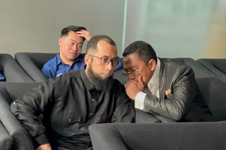 Penuhi Panggilan KPK, Ustaz Khalid Basalamah Diperiksa soal Kasus Dugaan Korupsi Kuota Haji 2024 1 PENUHI PANGGILAN— Direktur sekaligus pemilik PT Zahra Oto Mandiri (Uhud Tour) Khalid Zeed Abdullah Basalamah atau Ustaz Khalid Basalamah memenuhi panggilan Komisi Pemberantasan Korupsi (KPK), Selasa (9/9).