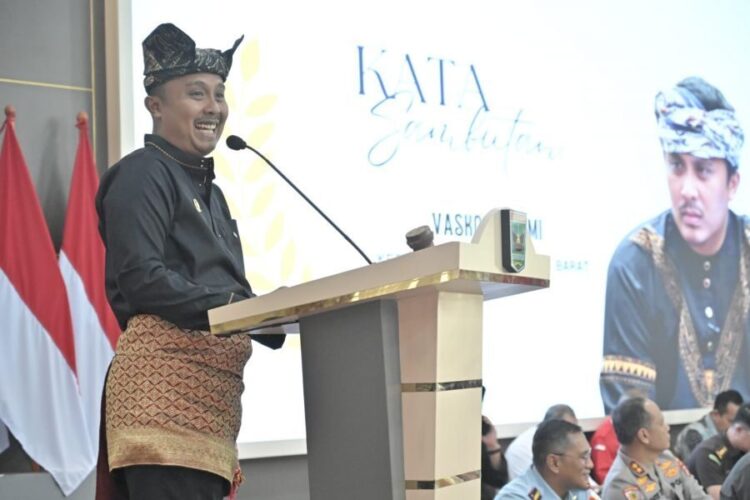 Wagub Vasko Ruseimey Buka Seminar Nasional Haornas 2025 di UNP, Tekankan Penguatan SDM dan Prestasi Olahraga Sumbar 1 SEMINAR NASIONAL— Wakil Gubernur Sumbar Vasko Ruseimy, membuka Seminar Nasional dalam rangka memperingati Hari Olahraga Nasional (Haornas) 2025 di Universitas Negeri Padang (UNP), Selasa (9/9).