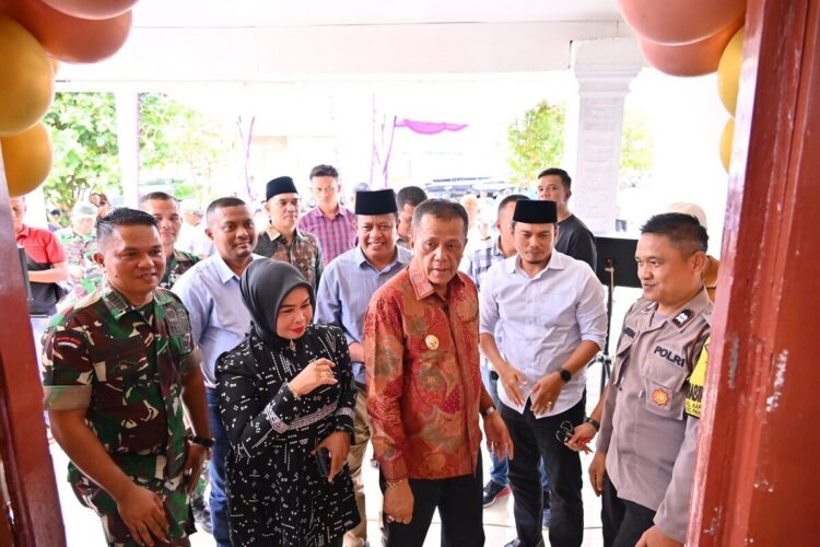 RESMIKAN SPPG—Wakil Wali Kota saat meresmikan Satuan Pelayanan Pemenuhan Gizi (SPPG) Kapalo Koto Dibalai sebagai SPPG kelima di Payakumbuh, Sabtu (30/8).