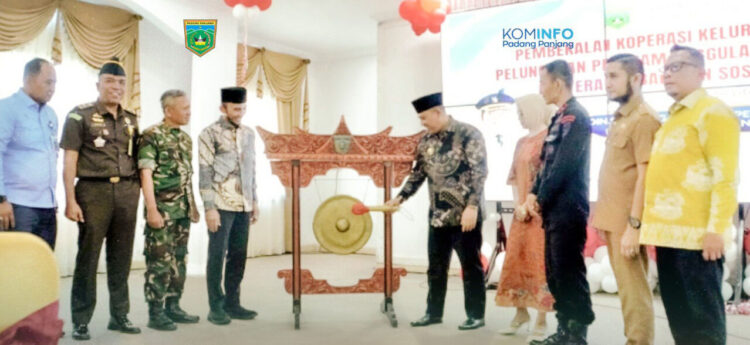 Wako Hendri Luncurkan Tabungan BERSAMA dan Serahkan Bantuan UMKM