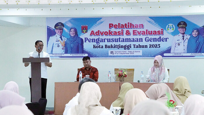 Bukittinggi Gelar Pelatihan Advokasi dan Evaluasi PUG 2025, Wali Kota Tekankan Komitmen Kesetaraan Gender 1 PELATIHAN— Pemko Bukittinggi melalui DP3ABPKB gelar Pelatihan Advokasi dan Evaluasi Pengarusutamaan Gender (PUG) Tahun 2025. Kegiatan ini
dibuka secara resmi oleh Wali Kota Bukittinggi, Ramlan Nurmatias di Hotel Dymens Bukittinggi, Rabu (10/9).