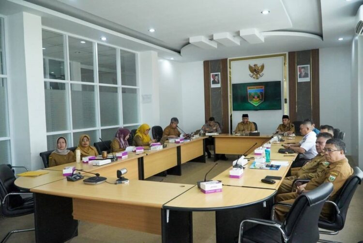 Rakor Pengendalian Inflasi, Stabilitas Daerah jadi Prioritas Bersama Forkopimda 1 RAKOR INFLASI DAERAH— Wako Padang Panjang Hendri Arnis pimpin Rakor Pengendalian Inflasi Daerah, yang digelar secara daring di Ruang VIP Balai Kota.