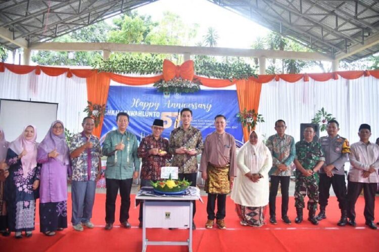 PERINGATAN HUT SMKN 1 SAWAHLUNTO—Wali Kota Sawahlunto Riyanda Putra saat menghadiri peringatan HUT ke-57 SMK Negeri 1 Sawahlunto di Talawi.