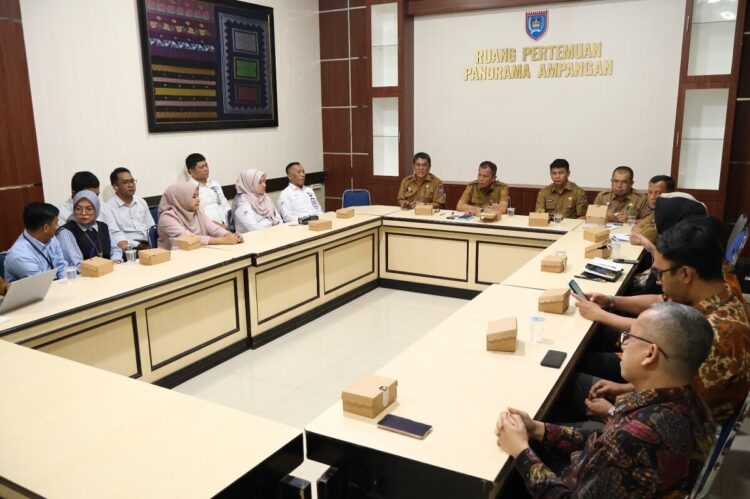 Pemko Payakumbuh Gelar Rakor Bersama Perbankan, Upaya Percepatan Pemulihan Dampak Kebakaran 1 PERCEPATAN PEMBANGUNAN PASAR— Wakil Wali Kota Payakumbuh, Elzadaswarman pimpin rakor penanganan pasca kebakaran di Aula Ampangan Kantor Balai Kota Payakumbuh, Selasa (2/9).