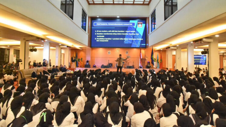 Di hadapan 1.370 Maba UBH, Bukan IPK, Wawako Padang Sebut 2 Kunci Sukses untuk Mahasiswa 1 Wawako sebut dua kunci sukses di hadapan mahasiswa