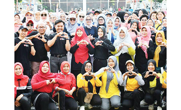 World Heart Day, Dian Puspita Ajak Masyarakat Jaga Kesehatan Jantung 1 PERINGATAN WHD— Ketua TP-PKK Kota Padang Ny. Dian Puspita Fadly Amran menghadiri acara Puncak Peringatan World Heart Day (WHD) Tingkat Sumbar 2025, di halaman Kantor Gubernur Sumbar, Minggu (28/9).