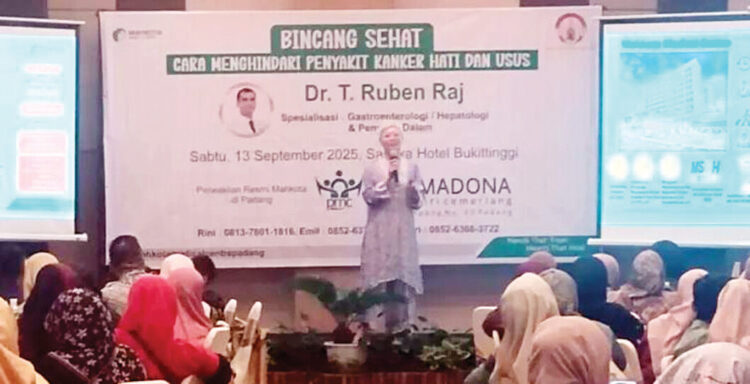 Deteksi Dini Jadi Kunci, Mahkota Medical Center Ajak Warga Bukittinggi Jaga Kesehatan Usus dan Hati 1 BINCANG SEHAT— Komunitas Peduli Bukittinggi bekerja sama dengan Mahkota Medical Center Malaysia menggelar acara Bincang Sehat bertajuk “Cara Menghindari Penyakit Kanker Hati dan Usus” di Hotel Santika Bukittinggi, Sabtu (13/9).