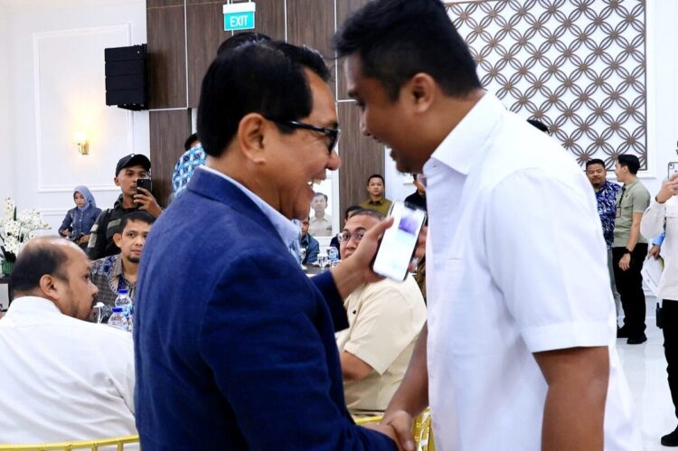 Diinisiasi Wakil Ketua Komisi VI DPR RI Andre Rosiade, Bupati JKA Hadiri Rapat Koordinasi di Sawahlunto 1 BERSAMA WAGUB SUMBAR— Bupati Padangpariaman John Kenedy Azis, bersama Wagub Sumbar Vasco Ruseimy saat menghadiri Rakor yang diinisiasi Wakil Ketua Komisi VI DPR RI Andre Rosiade, akhir pekan lalu di Kota Sawahlunto.