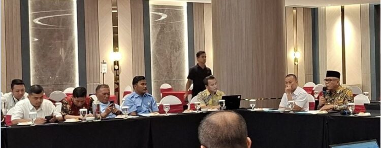 Konsultasi Publik Proyek KPBU Pelabuhan Teluk Tapang, Pembangunan Fasilitas Sisi Darat Pelabuhan Masih Harus Dituntaskan 1 KONSULTASI PUBLIK—Bupati Pasaman Barat, Yulianto, menghadiri kegiatan konsultasi publik penyusunan Studi Pendahuluan Proyek Kerja Sama Pemerintah dengan Badan Usaha (KPBU) Pelabuhan Teluk Tapang.