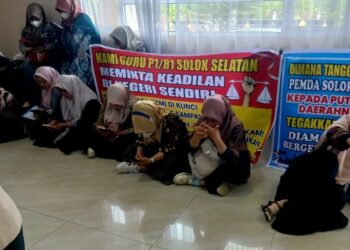 BREAKING NEWS: Ratusan Guru Honorer Solsel Mengadu ke DPRD