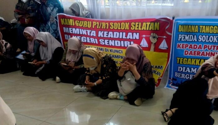 BREAKING NEWS: Ratusan Guru Honorer Solsel Mengadu ke DPRD