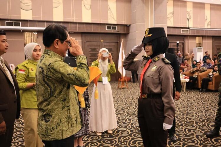 KUKUHKAN— Bupati Padangpariaman John Kenedy Azis, saat  menghadiri acara pengukuhan Muda Praja, Madya Praja, dan Nindya Praja SMA Praja Nusantara (SMA-PN) Sumatera Barat.