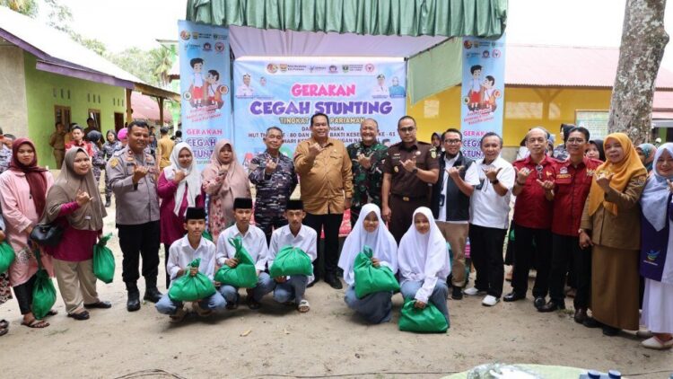 GERAKAN PANGAN MURAH— Wako Yota Balda menghadiri gerakan ketahanan pangan dan bakti kesehatan tahun 2025 di Pondok Pesantren Salafiyah Syekh Burhanudin Al Muhajirin, Desa Kampung Kandang, Kecamatan Pariaman Timur.