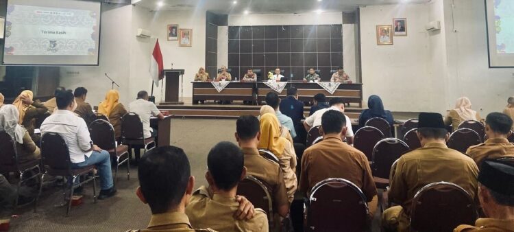 Pemkab Solok Siapkan Festival Lima Danau 1 PERSIAPAN FESTIVAL— Pemerintah Kabupaten Solok melakukan rapat persiapan pelaksanaan Event Festival 5 Danau yang akan digelar dalam waktu dekat.
