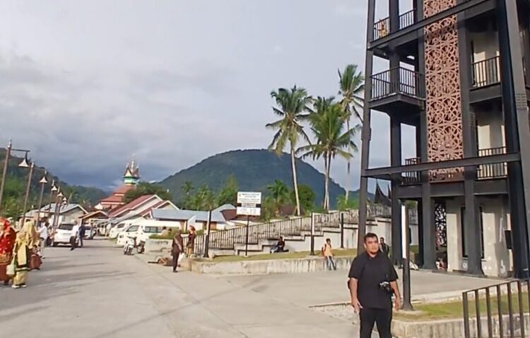 Breaking News: Kajati Sumbar Yuni Daru Winarsih Kunjungi Solok Selatan 1 Kajati Sumbar Yuni Daru Winarsih diagendakan berkunjung ke Solok Selatan