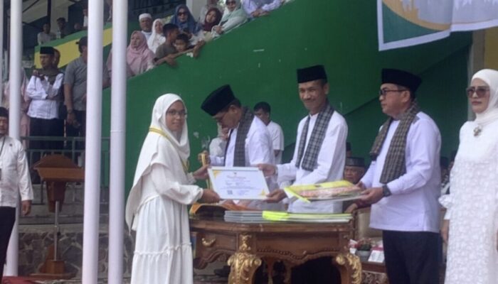 Lahirkan Generasi Qur’ani, 2.054 Santri Tahfidz Diwisuda di Solok Selatan