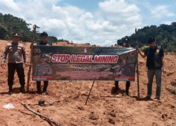 Polres Solok Selatan Pasang Spanduk Larangan Ilegal Mining di Lubuk Ulang Aling